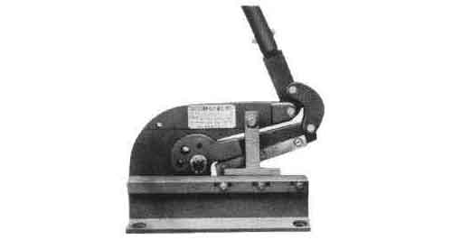 METAL BENCH SHEAR cap.4mm iron sheet  MANUAL OPERATED, Price for 1, IMPA 611960, ISSA , Weight 8.90Kg HS Code:  82033000 Origin:  INDIA